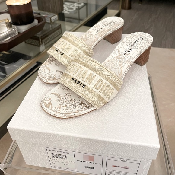Dior Dway Heeled Slide Jardin d'Hiver Motif White-Gold
DIOR | KCQ244JHL-S67W - Picture 1 of 12